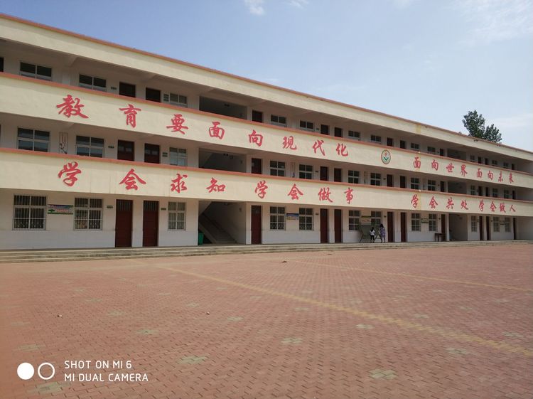 南陽市宛城區(qū)黃臺(tái)崗鎮(zhèn)尤橋中心小學(xué)