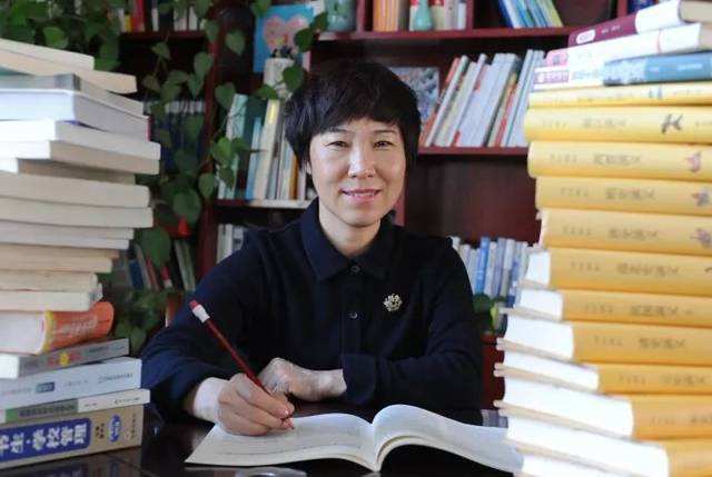 <a href='http://www.oh-theplaceswellgo.com/tags/第二完全學(xué)校/' target='_blank'><u>南陽(yáng)市第二完全學(xué)校</u></a>校長(zhǎng)趙環(huán)平
