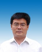 崔世范：高級(jí)教師，國(guó)家級(jí)骨干教師，省優(yōu)秀班