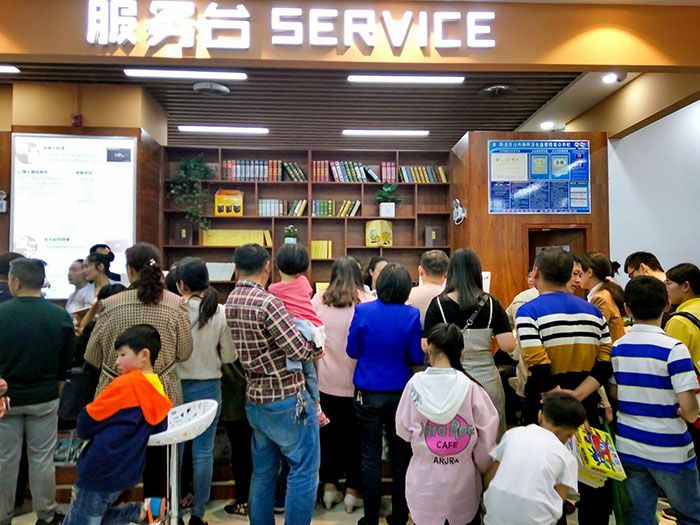 南陽(yáng)市梅溪沙生活書(shū)店收銀臺(tái)