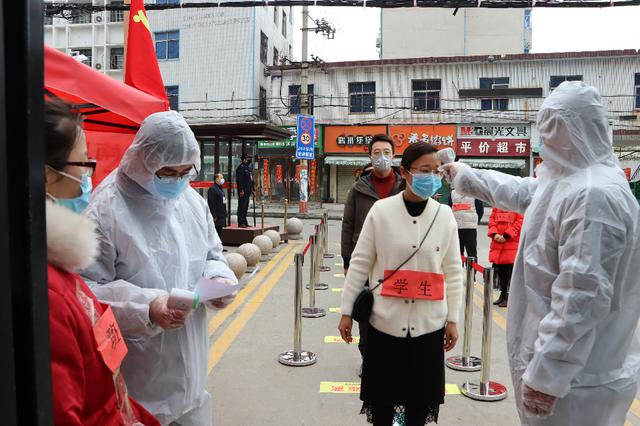 市教育局對(duì)南陽(yáng)一中、南陽(yáng)五中高三開學(xué)準(zhǔn)備工作開展檢查驗(yàn)收