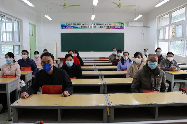 市教育局對(duì)南陽(yáng)一中、南陽(yáng)五中高三開學(xué)準(zhǔn)備工作開展檢查驗(yàn)收