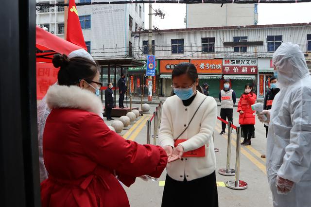 市教育局對(duì)南陽(yáng)一中、南陽(yáng)五中高三開學(xué)準(zhǔn)備工作開展檢查驗(yàn)收