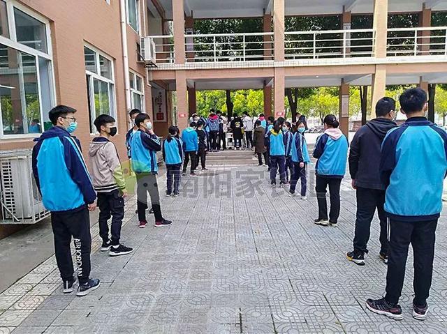 現(xiàn)場：南陽一中返校復(fù)學(xué)首日全流程：貼心、放心