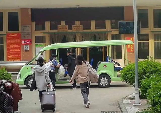 現(xiàn)場：南陽一中返校復(fù)學(xué)首日全流程：貼心、放心