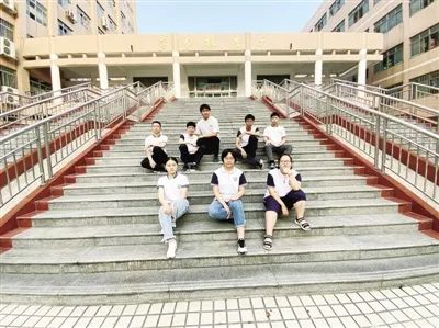 <a href='http://www.oh-theplaceswellgo.com/tags/南陽二中/' target='_blank'><u>南陽市二中</u></a>數(shù)學建模社成員